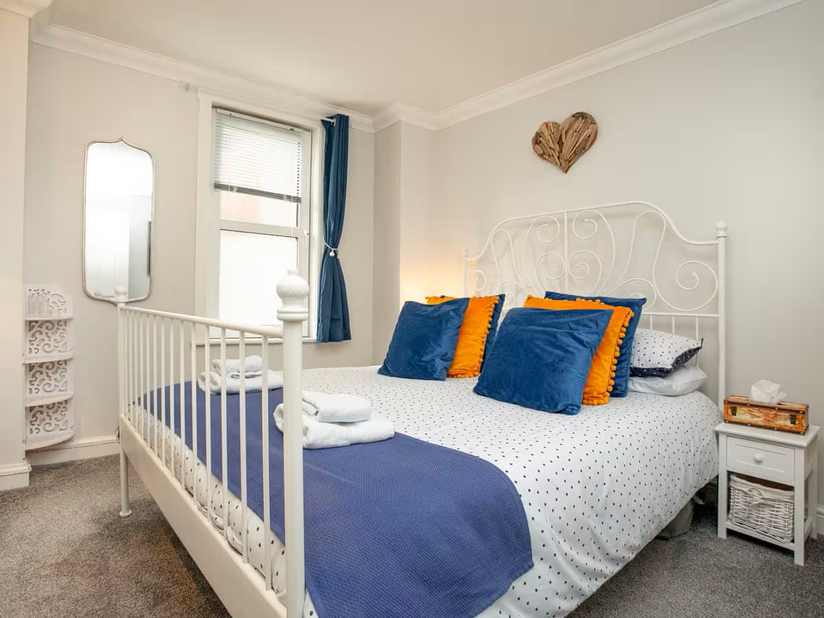 Captains Lockyer King Size double bed with romantic headboard